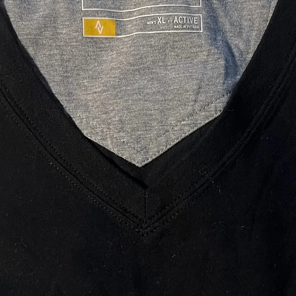 NWT Eddie Bauer Black Travex Short Sleeve V-Neck Tee Shirt - Picture 3 of 7